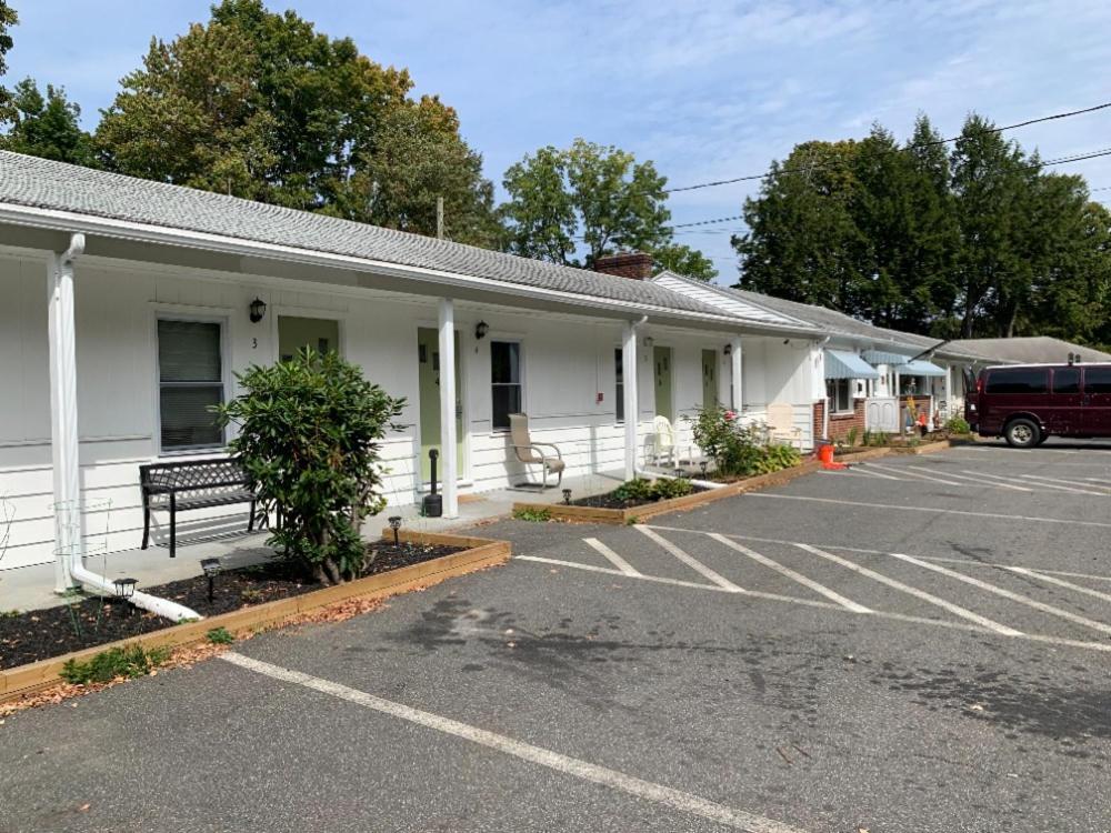 Heart Of The Berkshires Motel Pittsfield Bagian luar foto