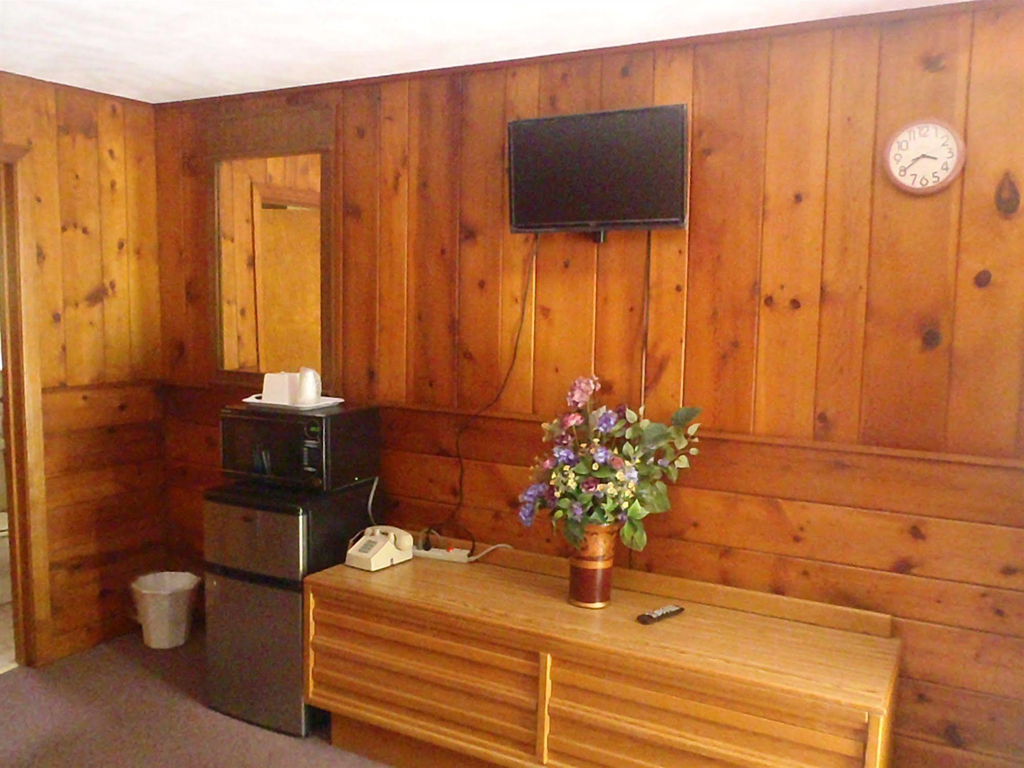 Heart Of The Berkshires Motel Pittsfield Bagian luar foto