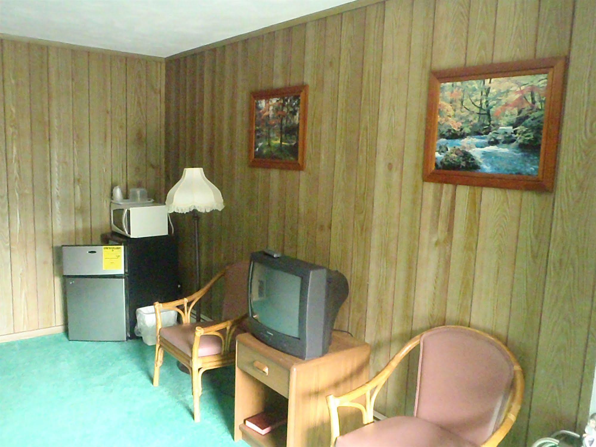 Heart Of The Berkshires Motel Pittsfield Bagian luar foto