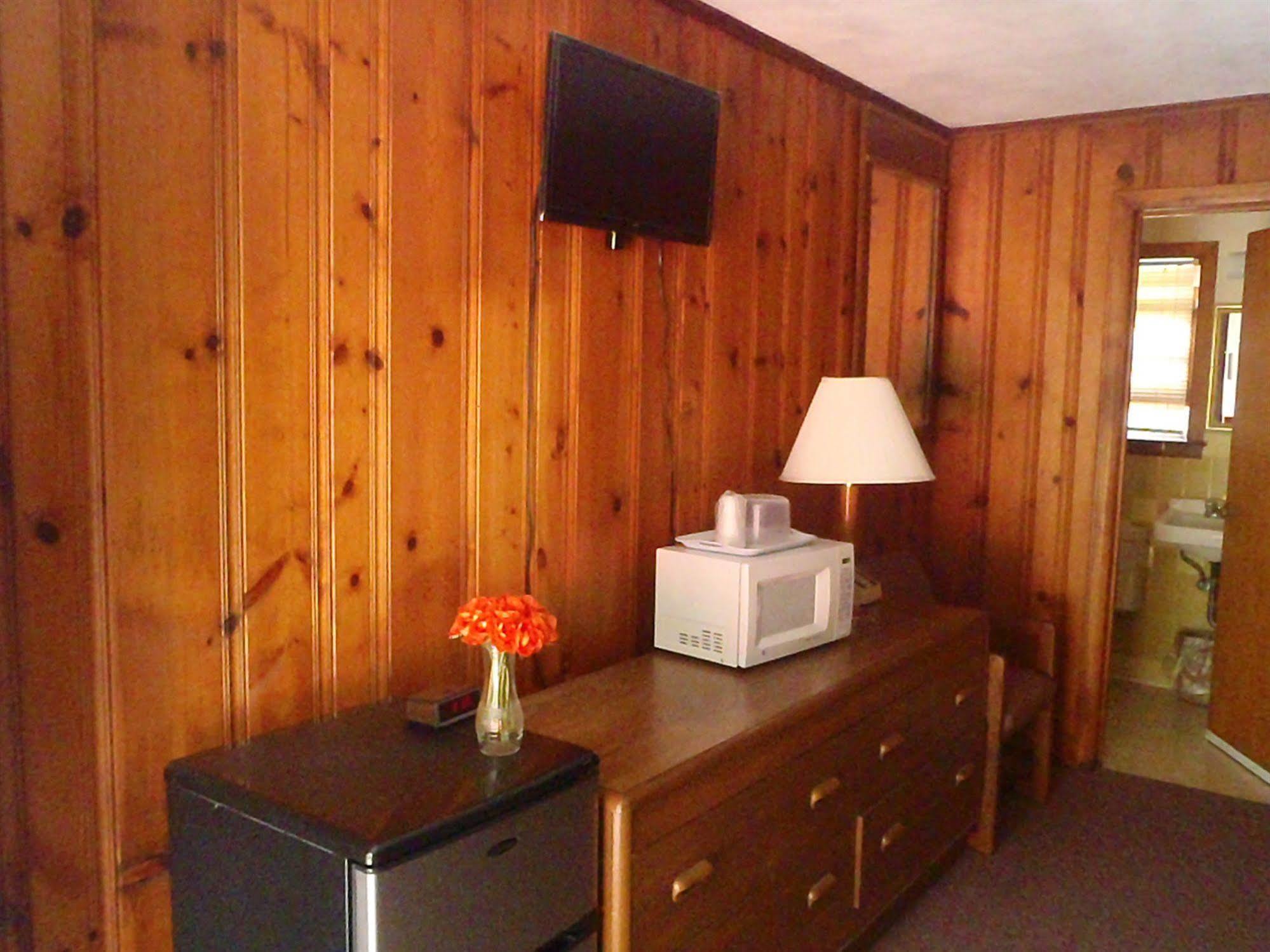 Heart Of The Berkshires Motel Pittsfield Bagian luar foto