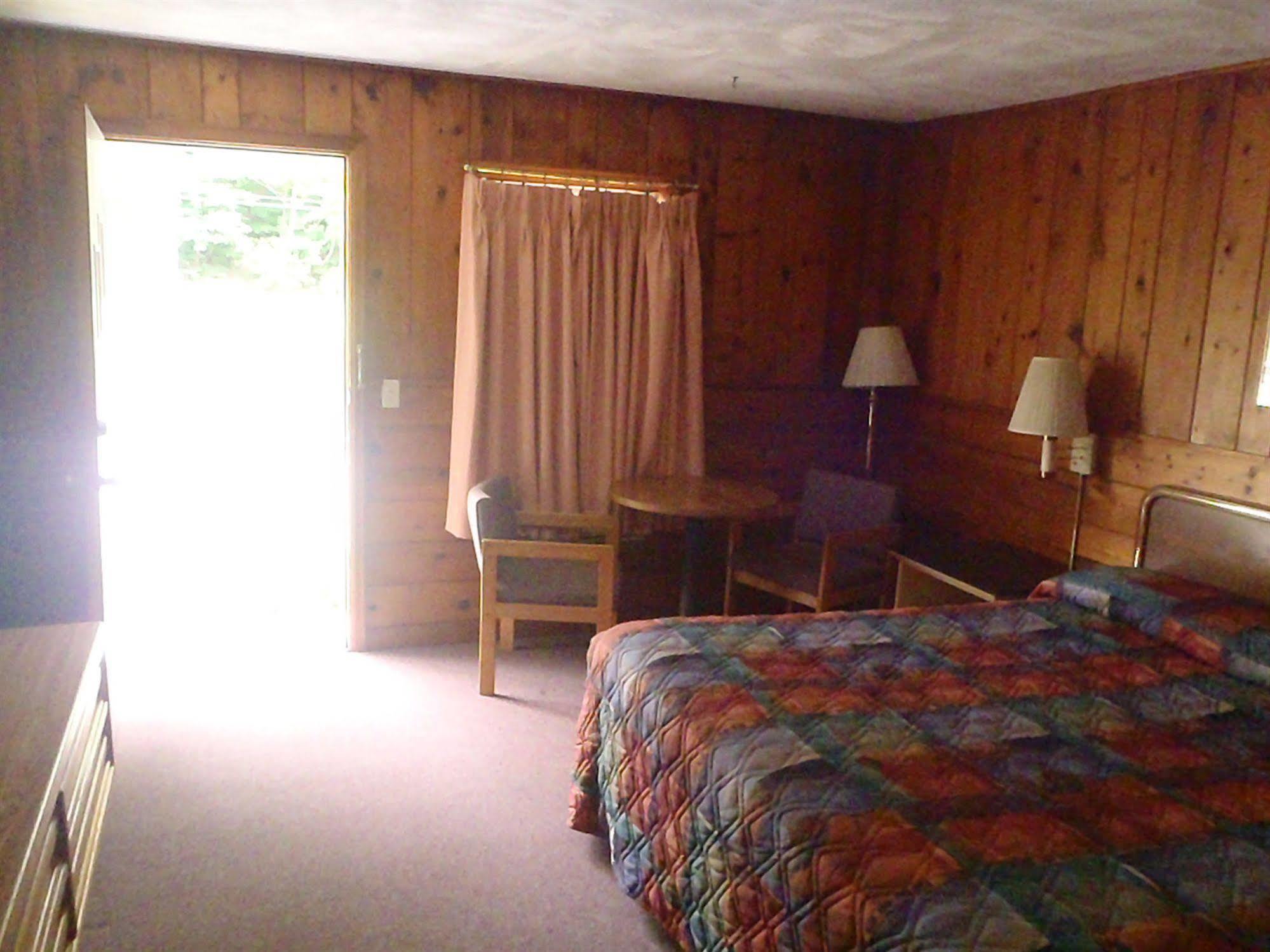 Heart Of The Berkshires Motel Pittsfield Bagian luar foto