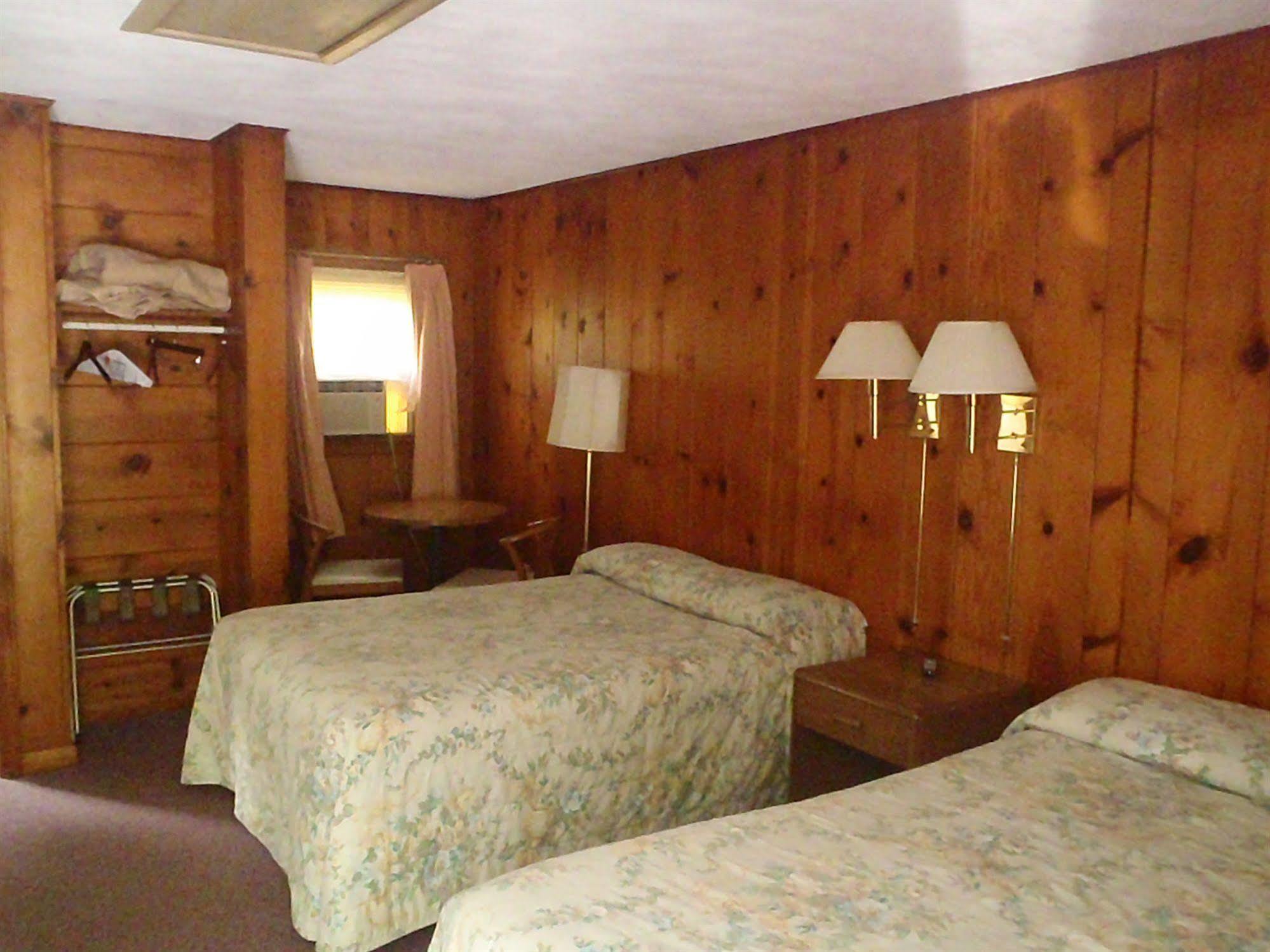 Heart Of The Berkshires Motel Pittsfield Bagian luar foto